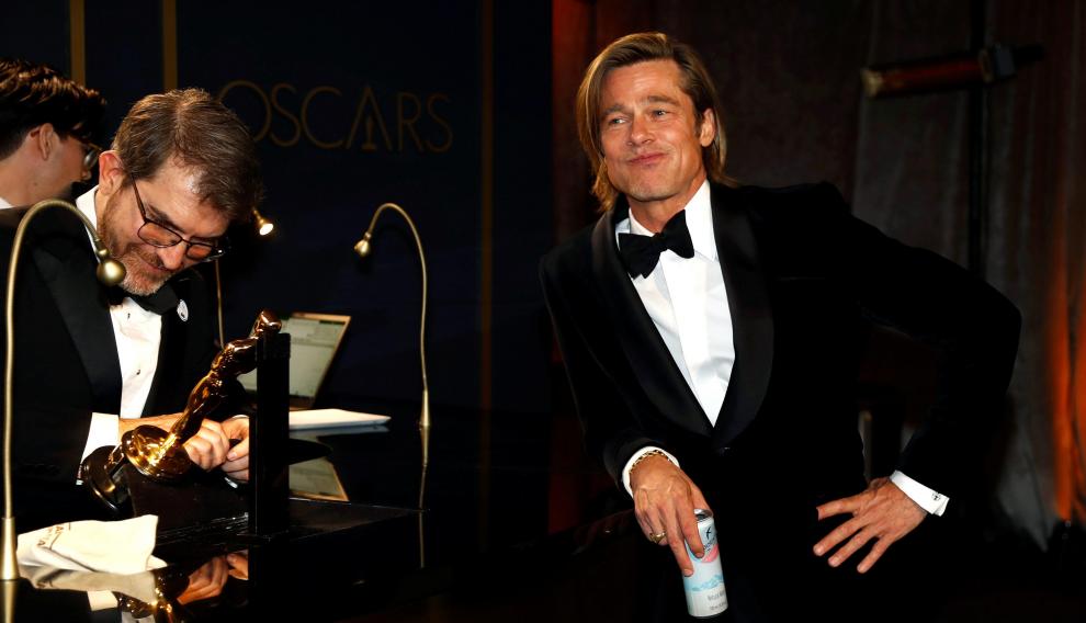 Brad Pitt aguarda a que graben su nombre en su primer Óscar como actor.