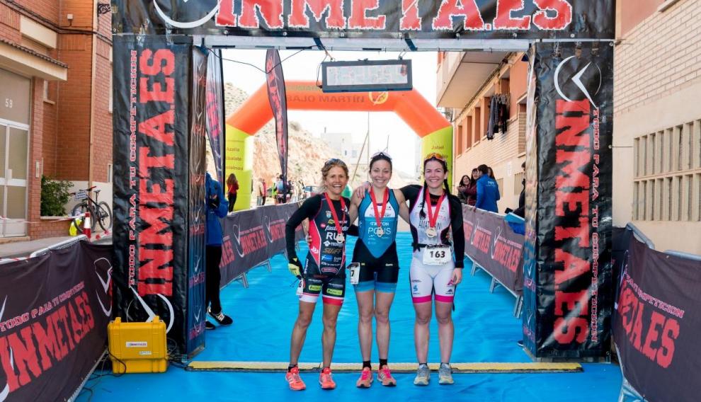 Podio femenino del II Duatlón Cros Larga Distancia de Híjar