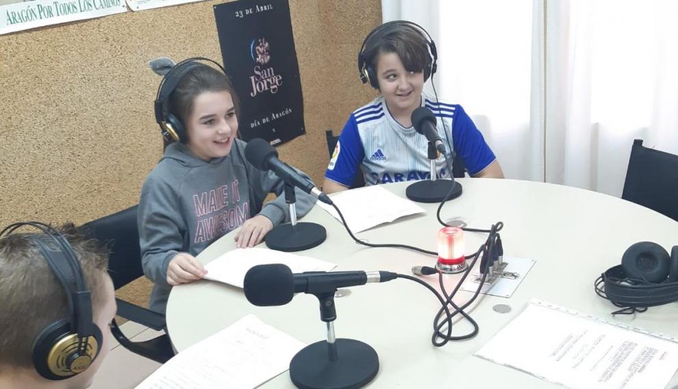 El alumnado de 6º de primaria se encarga de presentar los programas y de conducirlos
