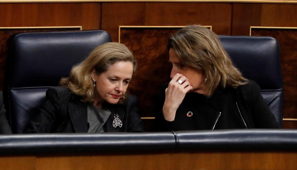 Nadia Calviño y Teresa Ribera, durante la sesión de control al Gobierno de este miércoles.