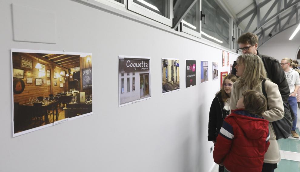 Exposición fotográfica de la Asociación de Vecinos de San José en el Centro Cultural Manuel Benito Moliner.