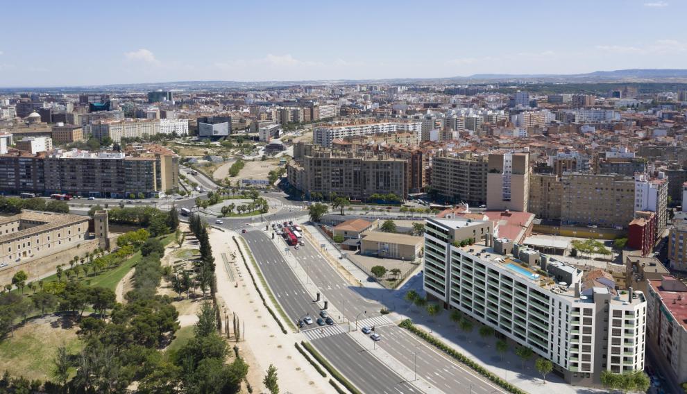 Aljafería Suites se ubica junto al palacio de La Aljafería, a un paso del centro de Zaragoza.