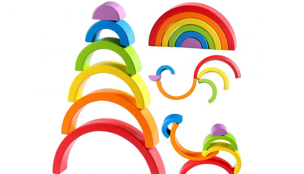 Apilar piezas de colores.