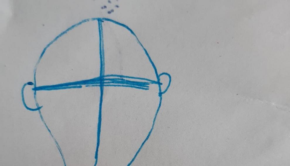Abrir una raya en el cabello en forma de cruz para aplicar el tinte.