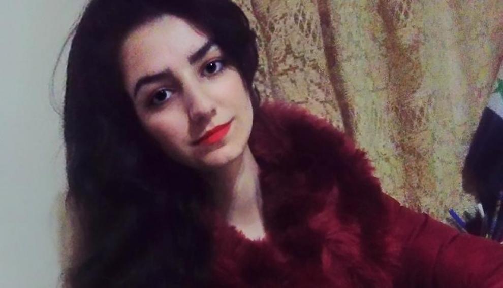 La joven siria Rouhif Mohamad en su casa de Zaragoza.