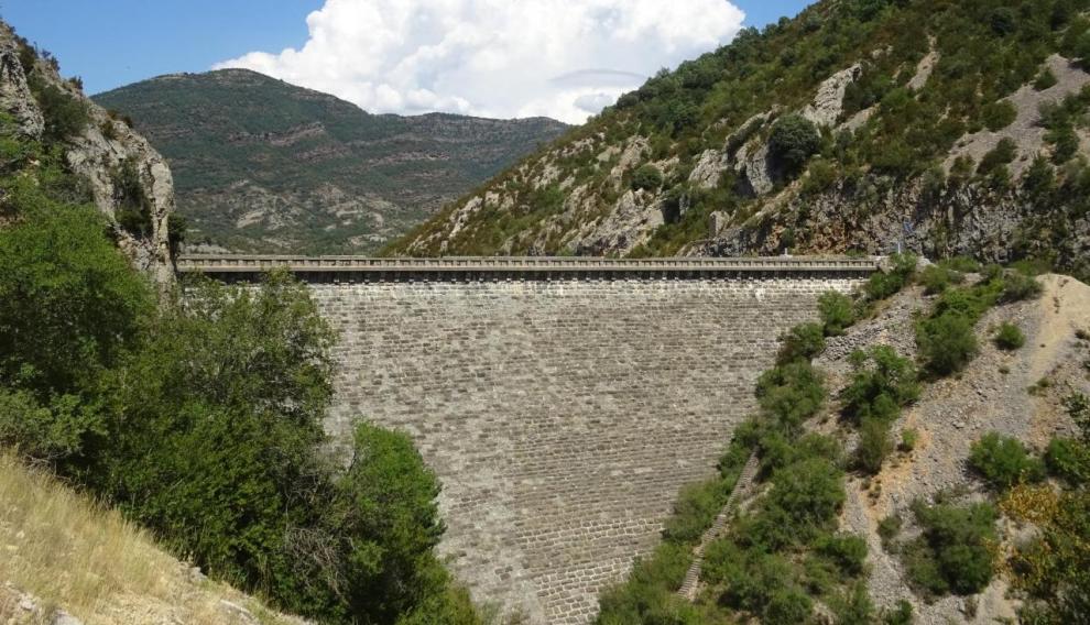 Imagen de la presa centenaria de Santa María de Belsué, en Huesca.