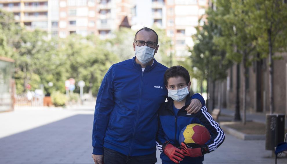 Fernando Calvo y su hijo José Antonio, de 9 años.