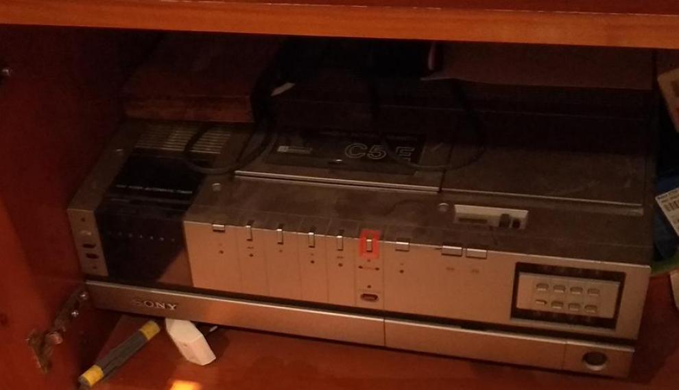 El primer reproductor de vídeo que llegó al mercado en España, en los inicios de los 80, el Beta de Sony.