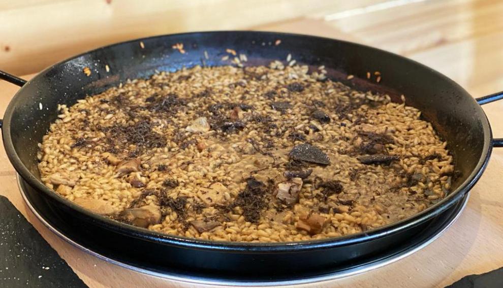 Arroz de boletus, foie, crestas de gallo y trufa.