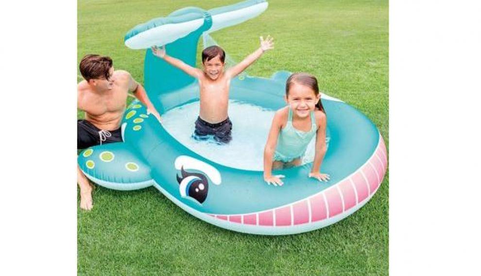 Piscina hinchable Ballena con aspersor.