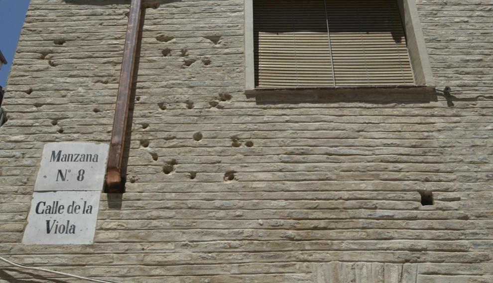 Impactos en la calle de la Viola, en un edificio de Doctor Palomar.