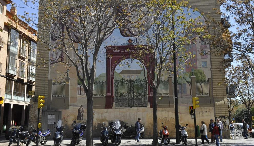 El mural de la Puerta del Duque, en su estado original.