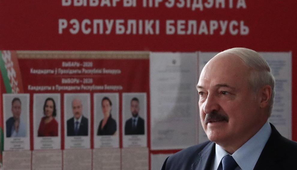 Alexander Lukashenko, durante la jornada electoral de este domingo en Bielorrusia.