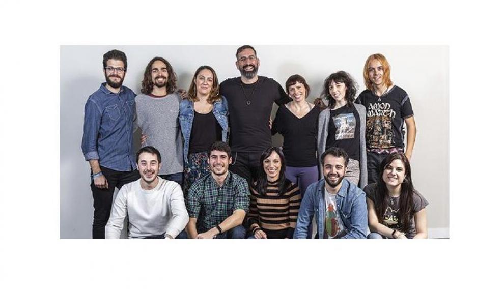 Los doce finalistas de Famelab España. Entre ellos los zaragozanos Inés Mármol, penúltima de la fila de arriba, y Víctor Manero, primero de la fila de abajo.