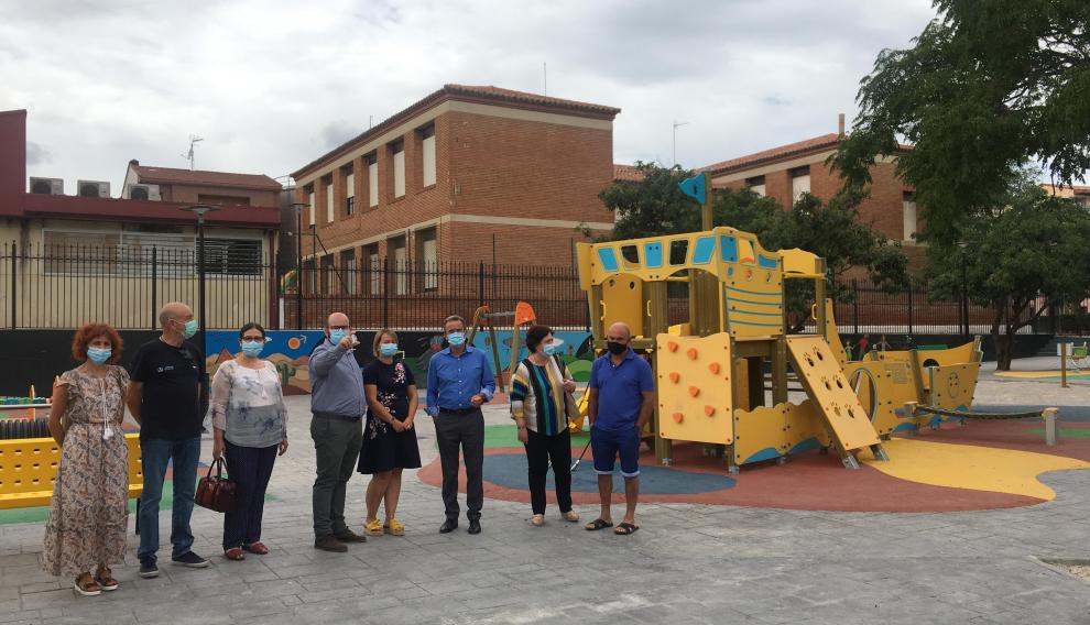El presidente de la DPZ en los primeros parques inclusivos de Aragón, en Cariñena.