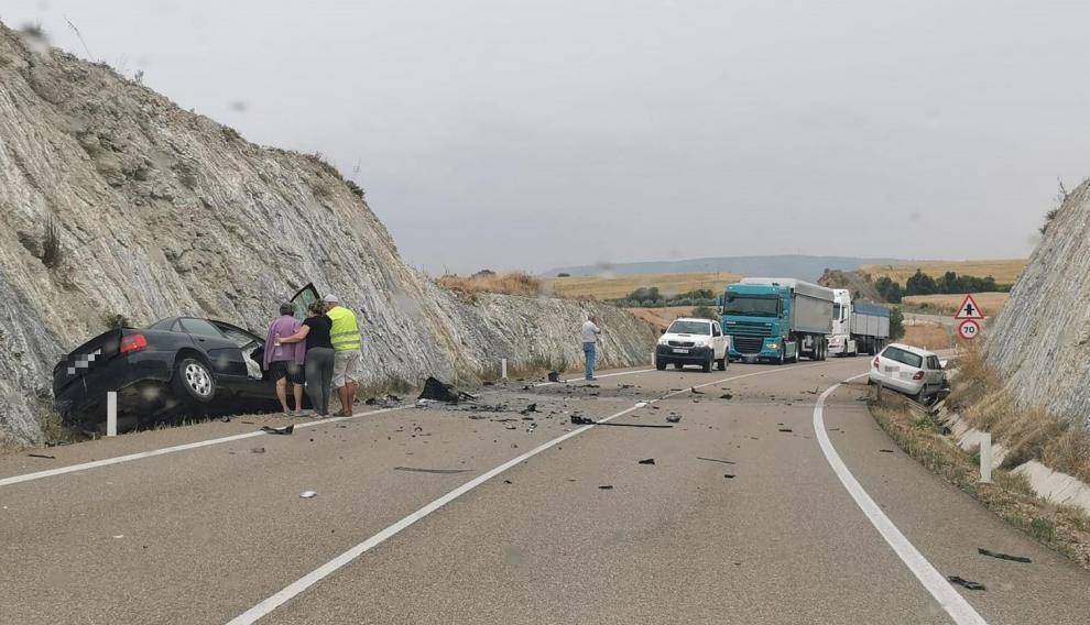 Imagen de los dos vehículos implicados en el accidente mortal de Peralta de Alcofea.