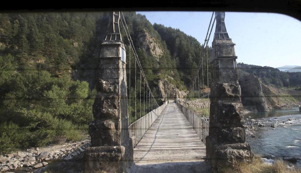 El puente colgante de Jánovas que se mantiene como en su origen, en el siglo XIX.