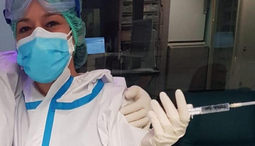 La enfermera Eva Andrés trabaja en la uci polivalente del Hospital Miguel Servet de Zaragoza.