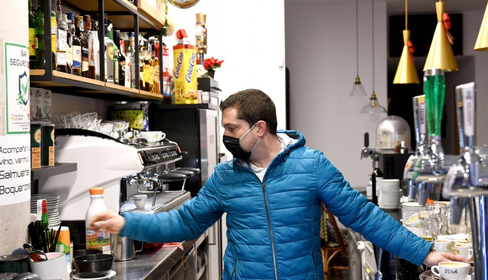 Joaquín, en el bar Venecia.