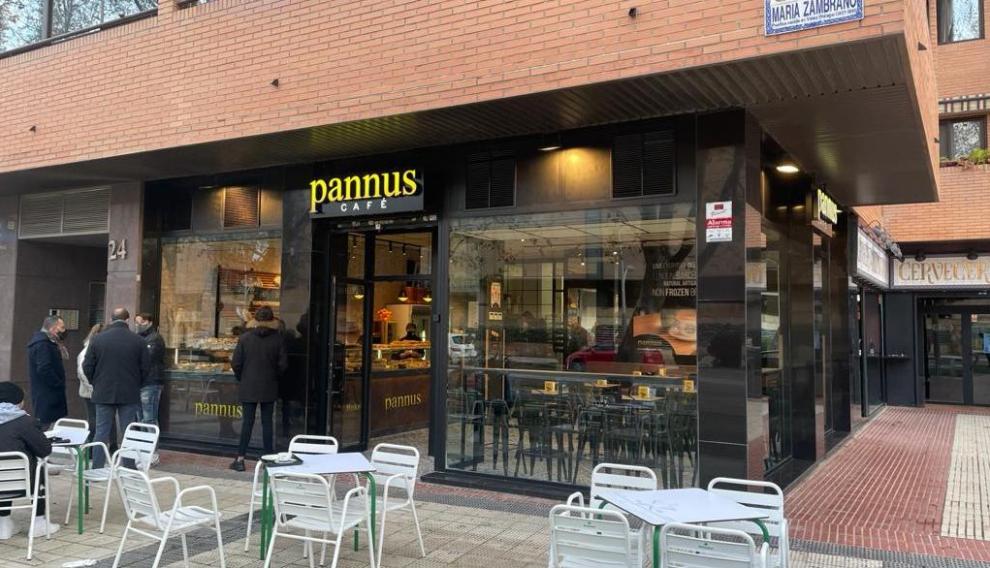 El nuevo Pannus Café cuenta con una terraza con diez mesas.