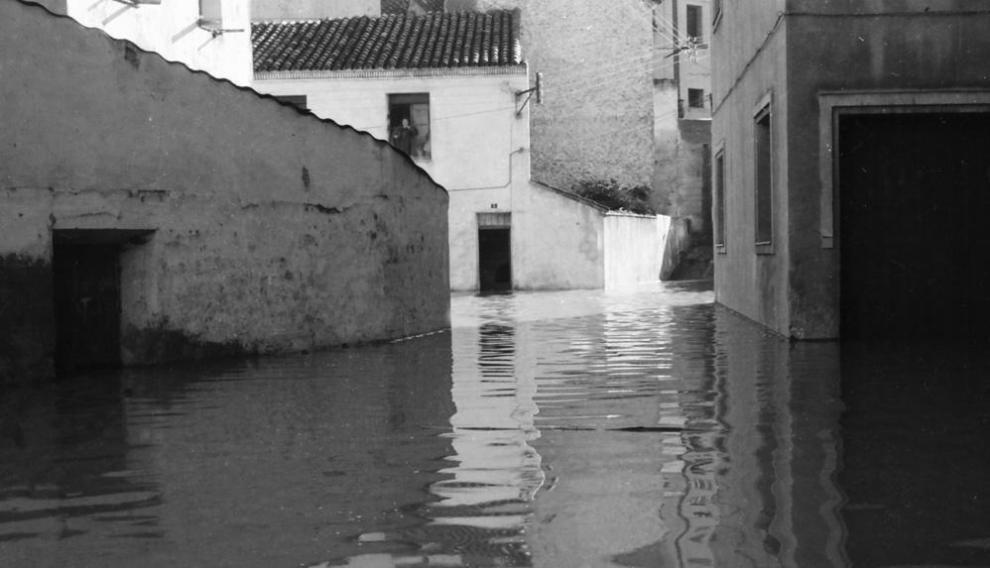 Calles de Pradilla de Ebro durante la riada de 1961.