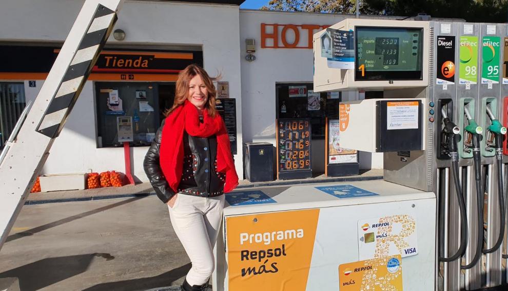 La gasolinera le viene heredada de sus padres, a quienes pasó de manos de su abuelo.