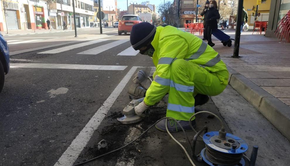 Trabajos de limpieza y reparación en Zaragoza, tras la borrasca Filomena.