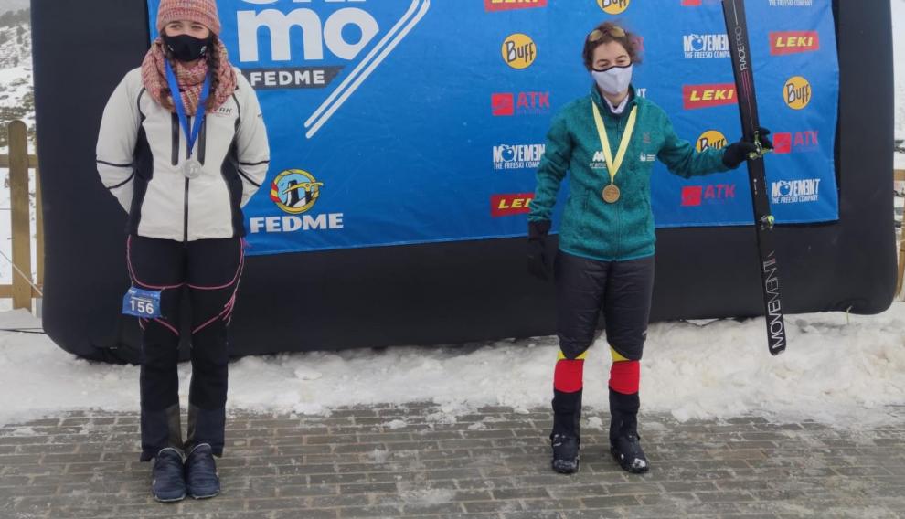 Claudia Valero recibe la medalla de oro en la prueba de Cronoescalada