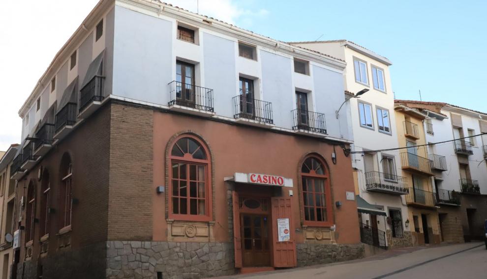 Fachada del Casino de Aguarón.