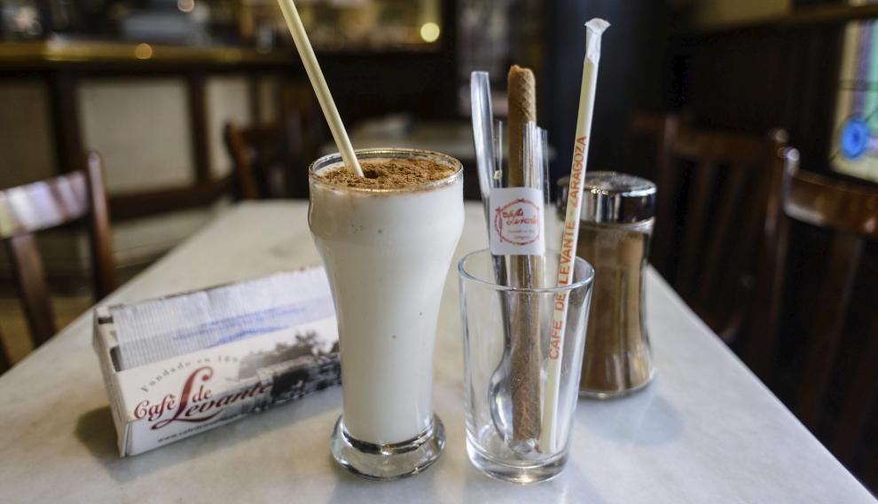 Vidriera del Café Levante, fundado en Zaragoza en 1895.