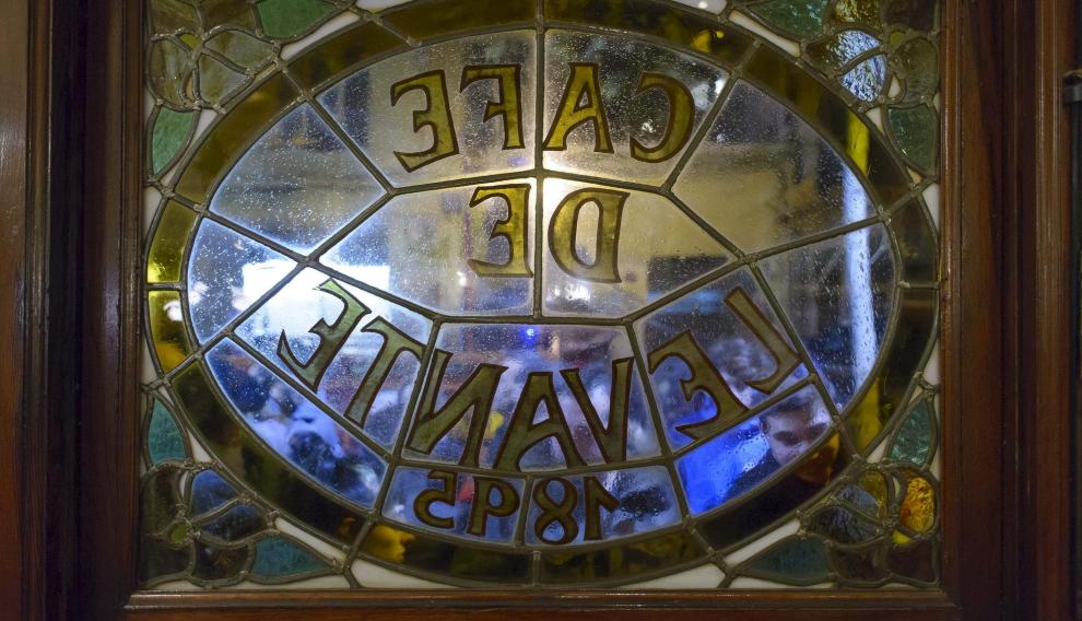 Vidriera del Café Levante, fundado en Zaragoza en 1895.