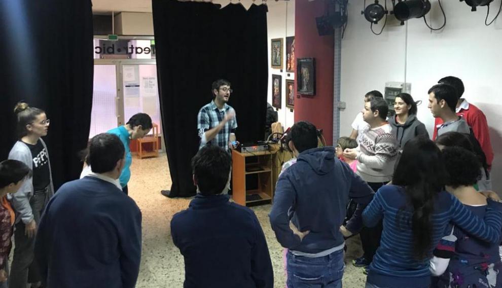 Los chavales del Grupo Roc de la Fundación Los Pueyos en su visita a Teatro Bicho.