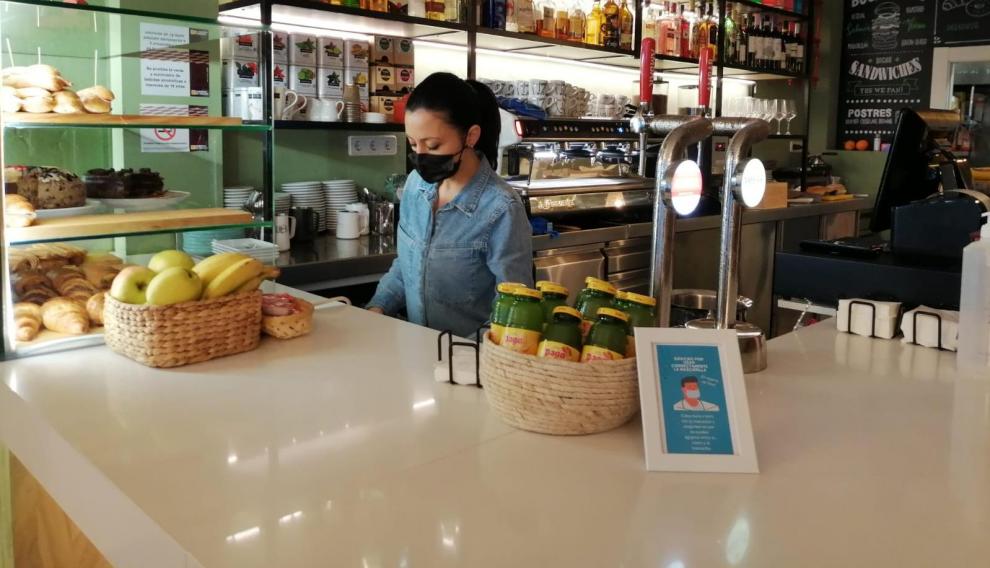 Barra del Café Olé, en la calle de Zurita de Zaragoza.