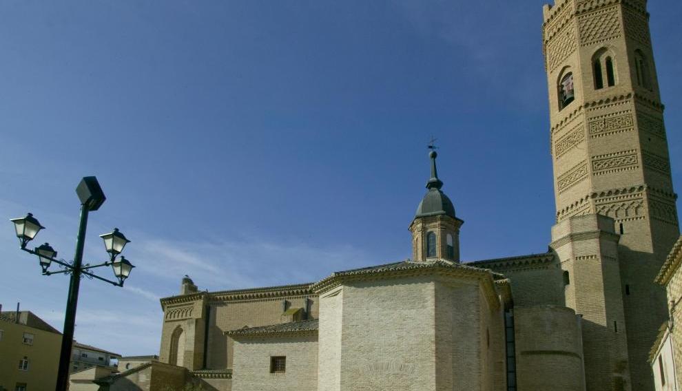 Torre e iglesia de Santa María.