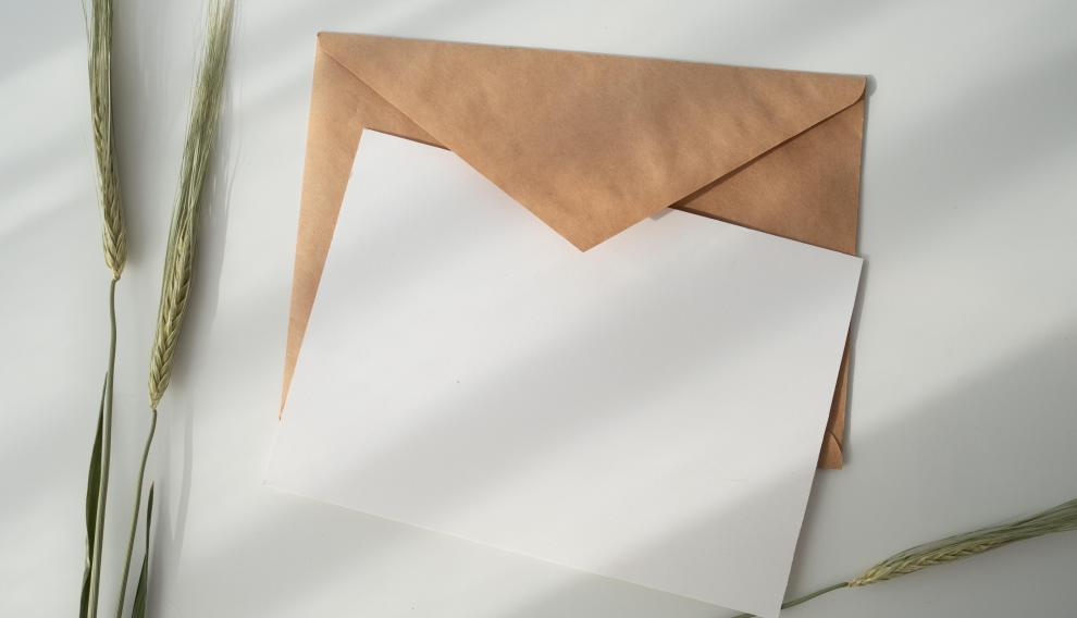 A los 16 años conoció Amnistía Internacional a través de un profesor que le propueso escribir una carta.