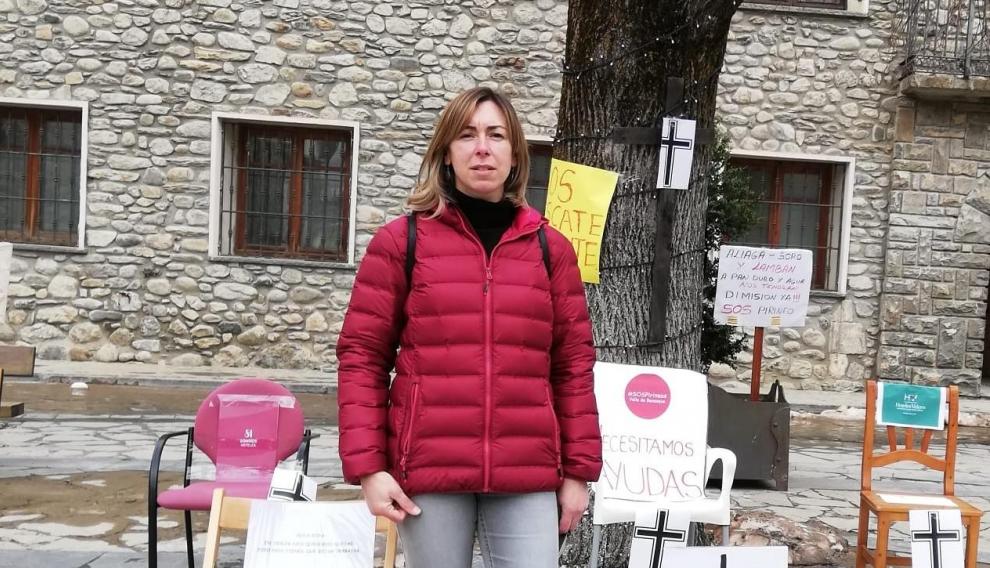 Ainhoa Lozano, hotelera, en una protesta de SOS Pirineos en Benasque.