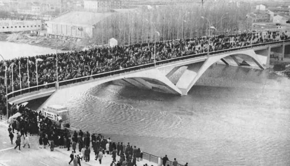 La inauguración del puente de Santiago en 1967.