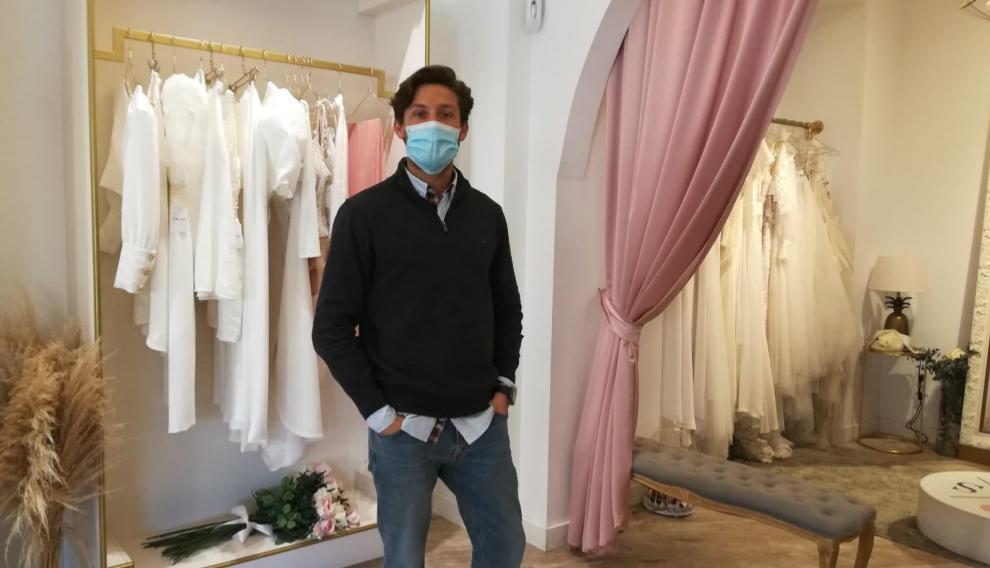 Emilio del Castillo, gerente de Love Story Novias de Zaragoza.