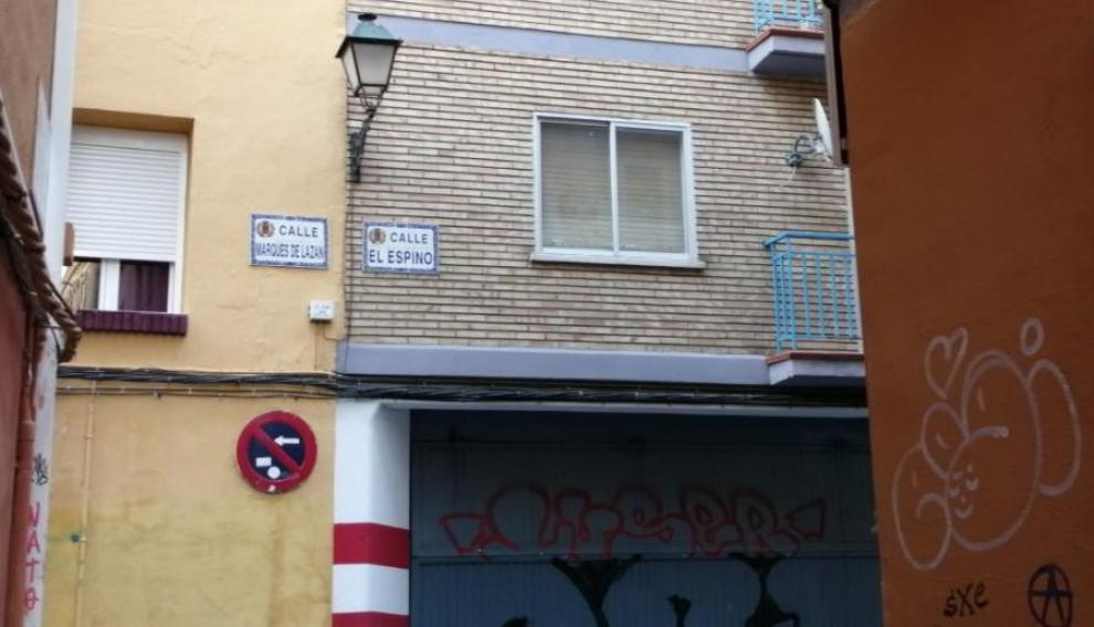 El cambio abrupto de nombre a mitad de la calle.