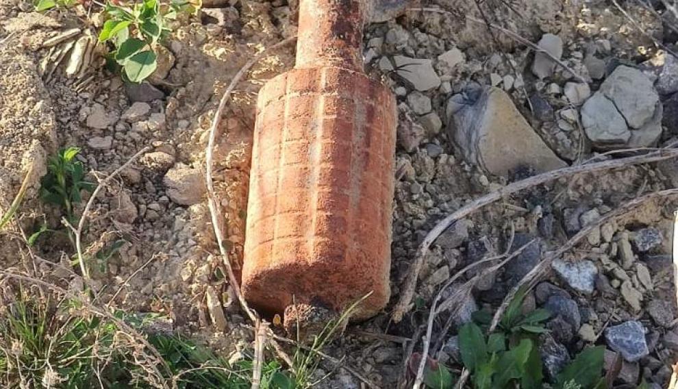 Artefacto explosivo encontrado por el conductor.