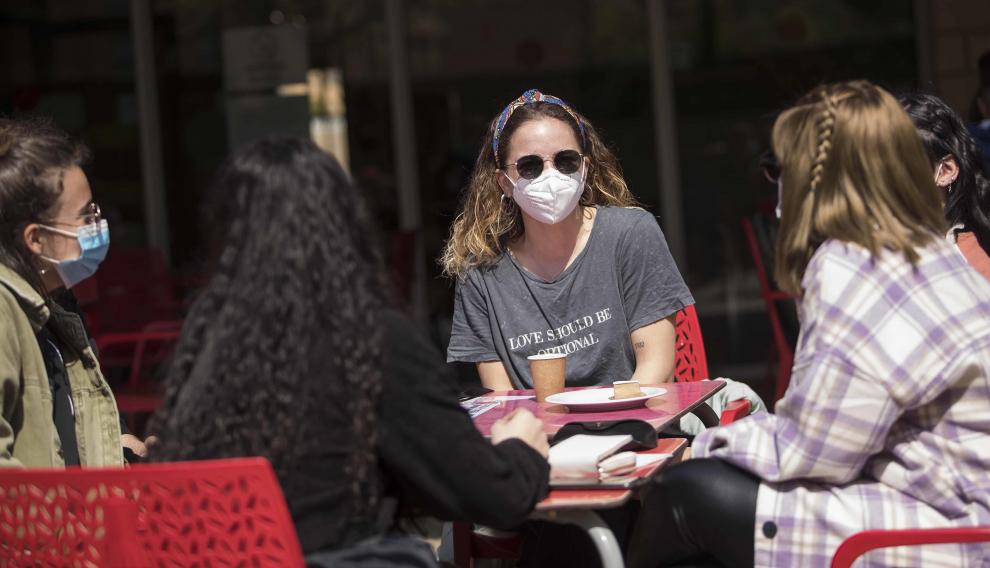 Estudiantes de Trabajo Social de la Universidad de Zaragoza vacunados con Astrazeneca.