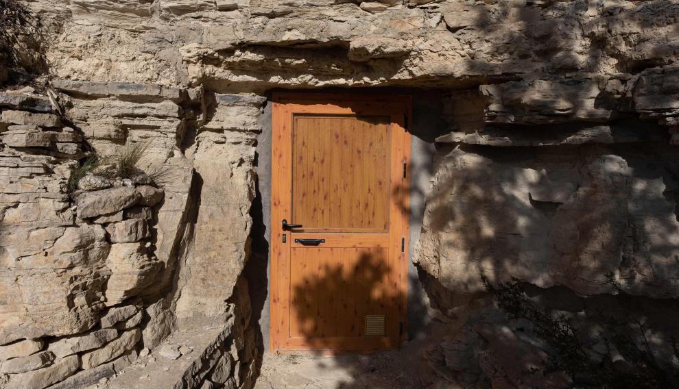 Puerta de la cueva de Elías, de los Hermanitos de Jesús.