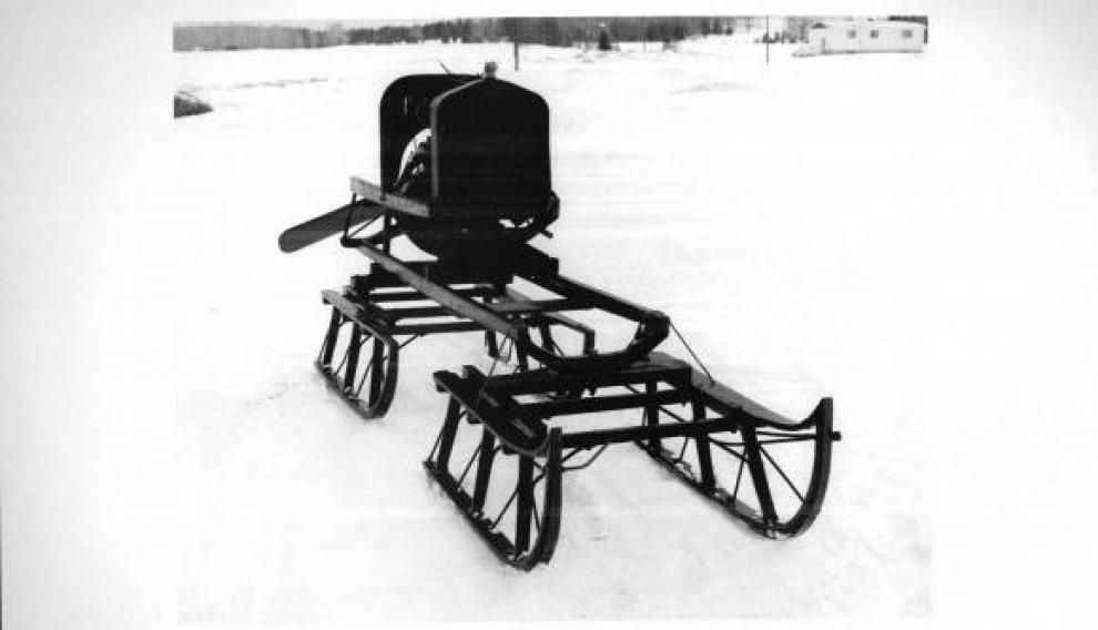 Primer prototipo de motonieve de la historia (Joseph-Armand Bombardier,1922)
