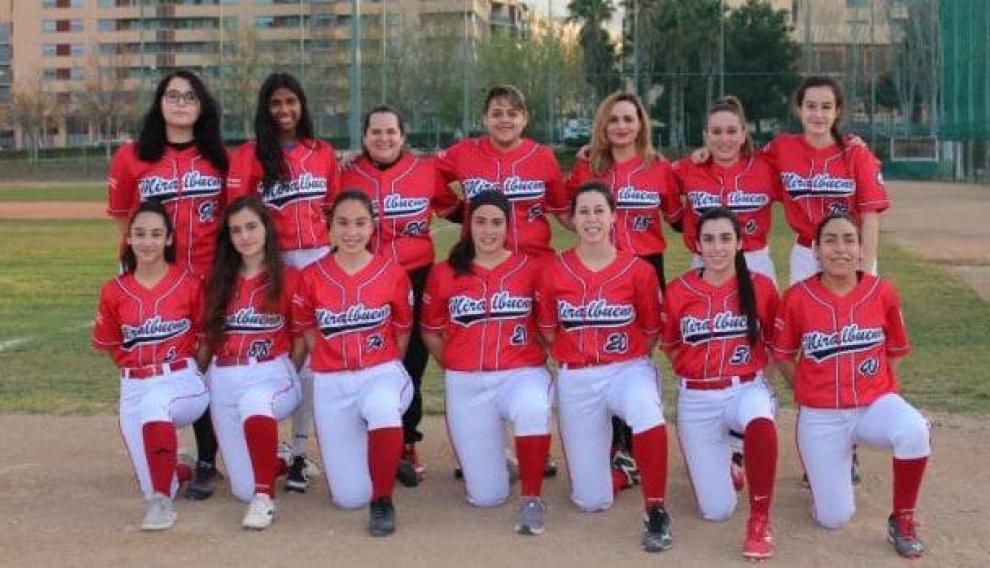 Las chicas del sófbol del CBS Miralbueno subieron a la máxima categoría en 2019.