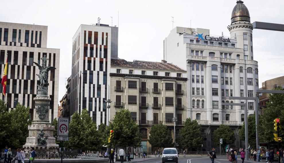 La diferencia de alturas existente entre los edificios de la plaza de España.