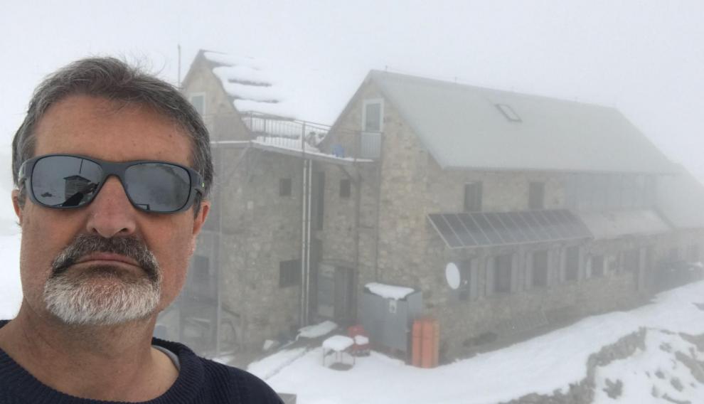Chema Grau, guarda del refugio Ángel Orús, en el valle de Benasque.