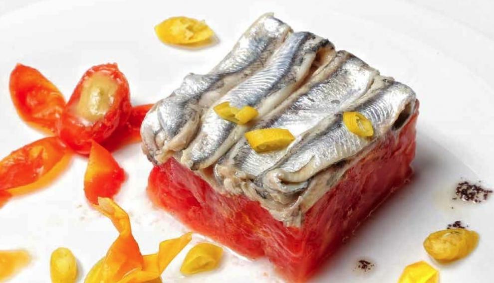 Bocarte marinado y tomate rosa de Barbastro.