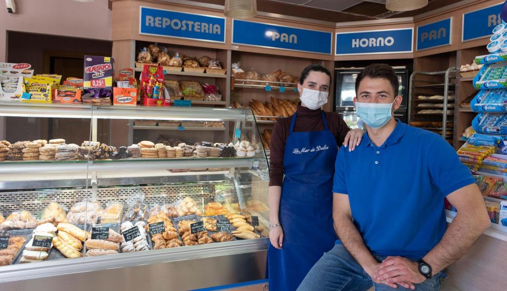 Ana y Nico Cebanu, en la panadería que su madre abrió en 2007.