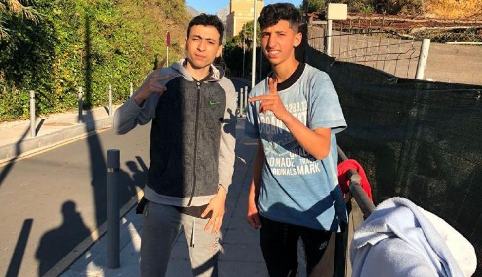 Rasid junto a uno de sus amigos en Ceuta