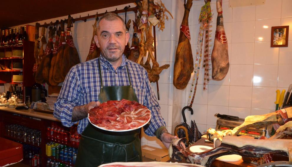 El plato de jamón de bellota, caña de lomo de Jabugo y cecina de León es el más demandado.